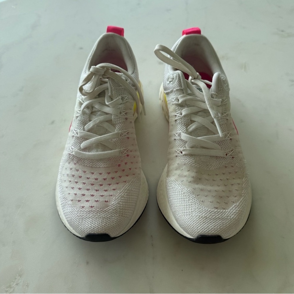Nike - Picture 3 of 7